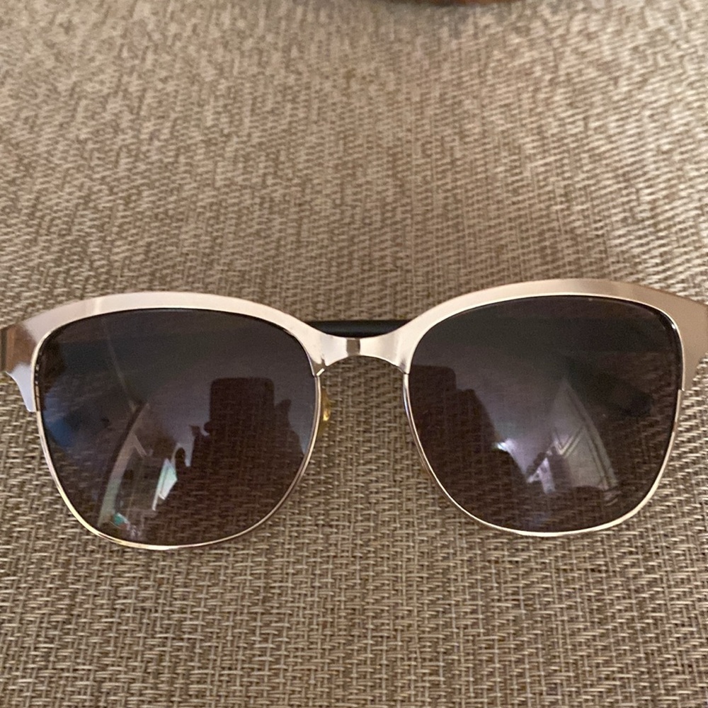 Sun glasses - Picture 8 of 9